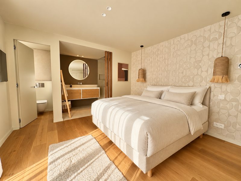 Chambre avec salle d’eau ouverte