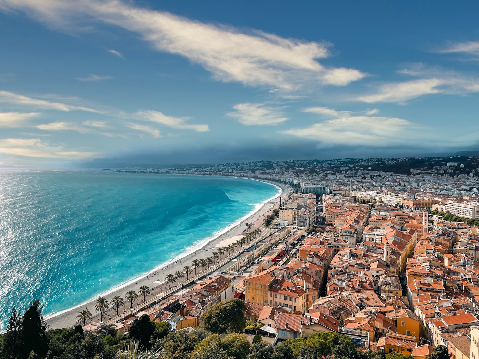 Vue aérienne de la Baie des Anges et de la promenade, à Nice